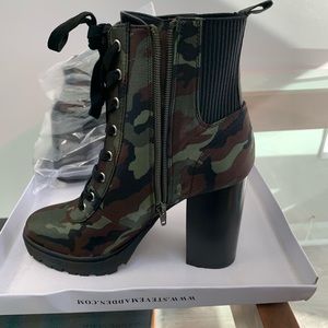 Steven “Latch” Camouflage Lace-up Boots